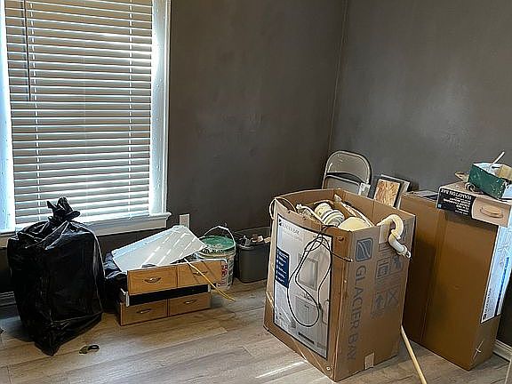 4th image of 4923 Converse Ave