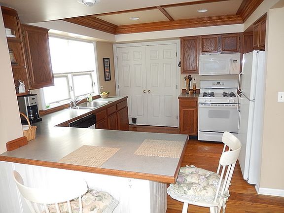 5th image of 546 Ingalton Ave