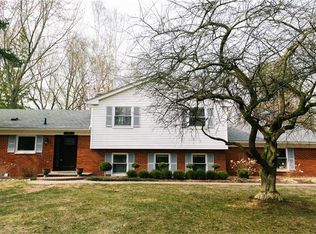 1072 Kingsview Ave, Rochester Hills, MI 48309