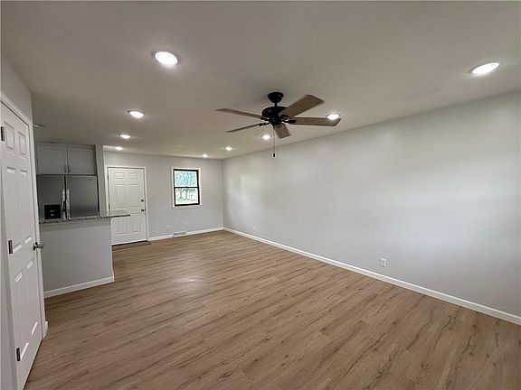 4th image of 203 Mohawk Ave