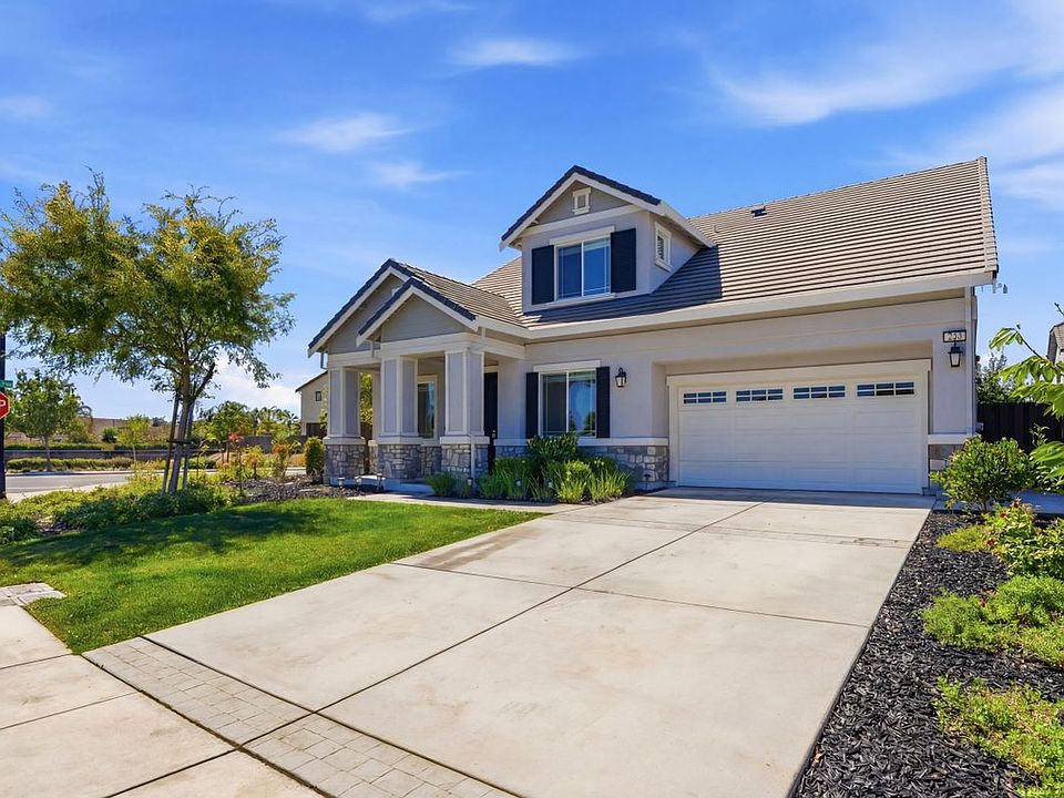 1st image of 453 Diamond Peak Ln