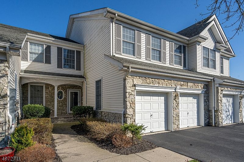 1st image of 31 Pinehurst Cir