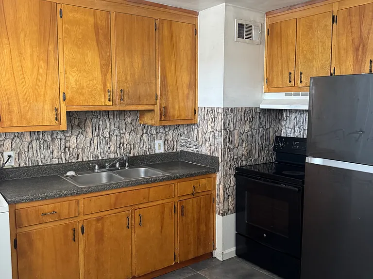 1113 Elm Ave #C — Photo 5