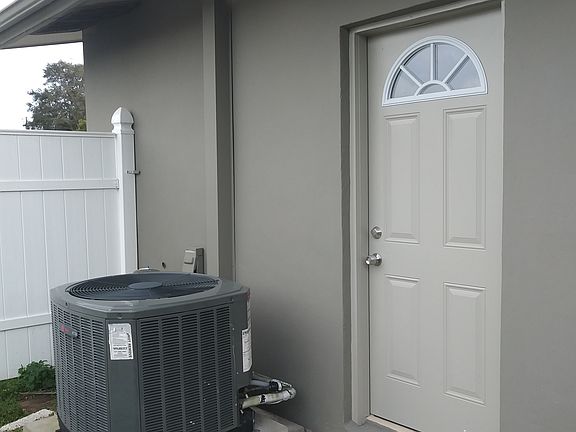 5th image of 10372 Hetrick Cir W