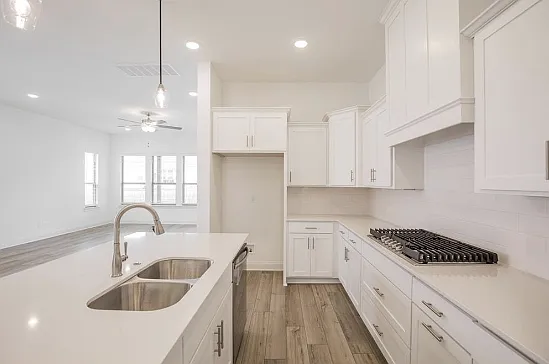 4 bed, 2.5 bath, 2300 sqft, $3,600 — Photo 3