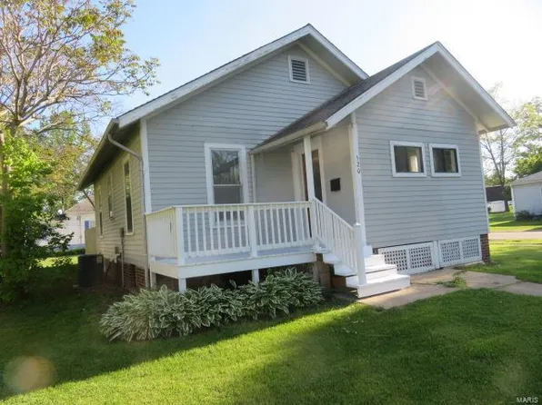 520 W Fairground Ave, Hillsboro, IL 62049