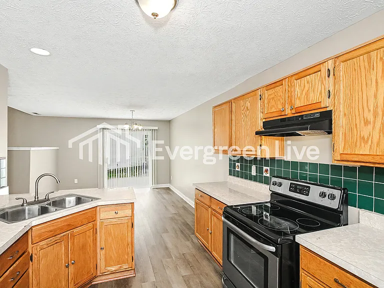 4919 Lewiston Dr — Photo 5