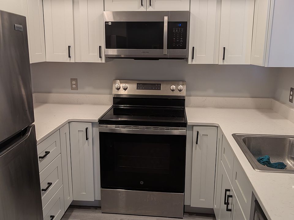 1st image of 963 Sonesta Ave NE APT 202
