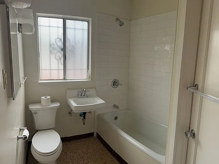 4426 Shafter Ave — Photo 9