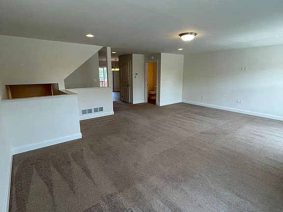 5th image of 826 Spring Rock Ct