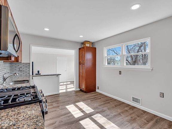 5th image of 124 Dittmar Drive