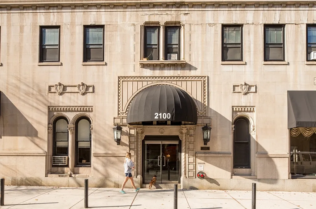 Embassy Apartments — Photo 1