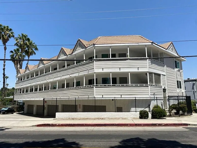 2 bed, 1.0 bath, 800 sqft, $2,195 — Photo 1