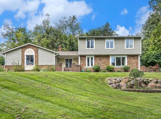 5330 Mystic Lake Dr, Brighton, MI