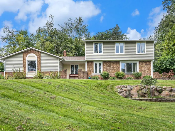 5330 Mystic Lake Dr, Brighton, MI 48116