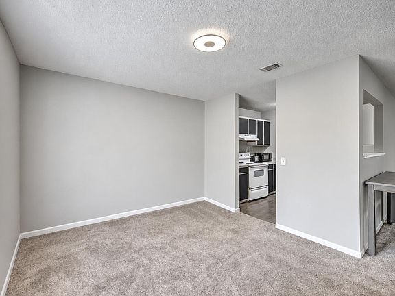 5th image of 404 Greencastle Dr
