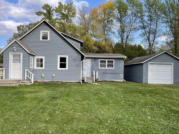 1522 Cartway Dr, Thief River Falls, MN 56701