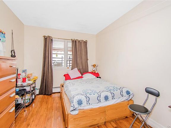 5th image of 655 Saint Lawrence Ave