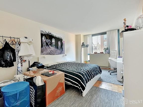 4th image of 1 Irving Pl APT G19a
