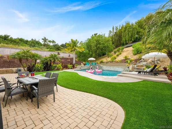 3204 Rancho Companero, Carlsbad, CA 92009