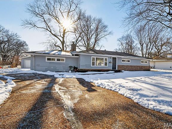 3rd image of 14 Kenwood Dr