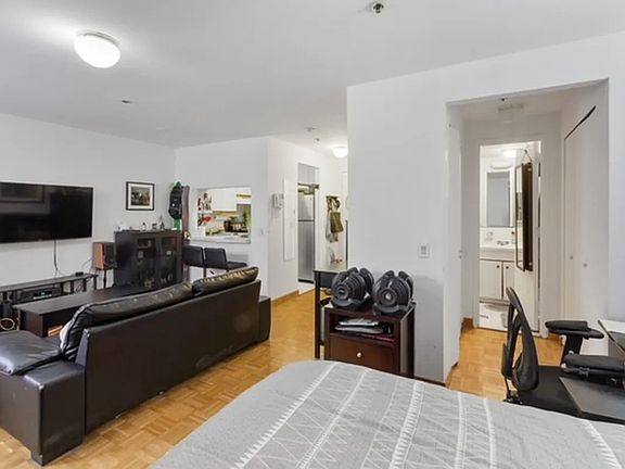 5th image of 400 E 14th St APT 5F