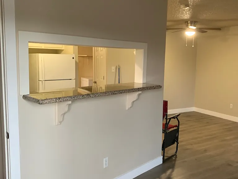 Courtview Apartments — Photo 7