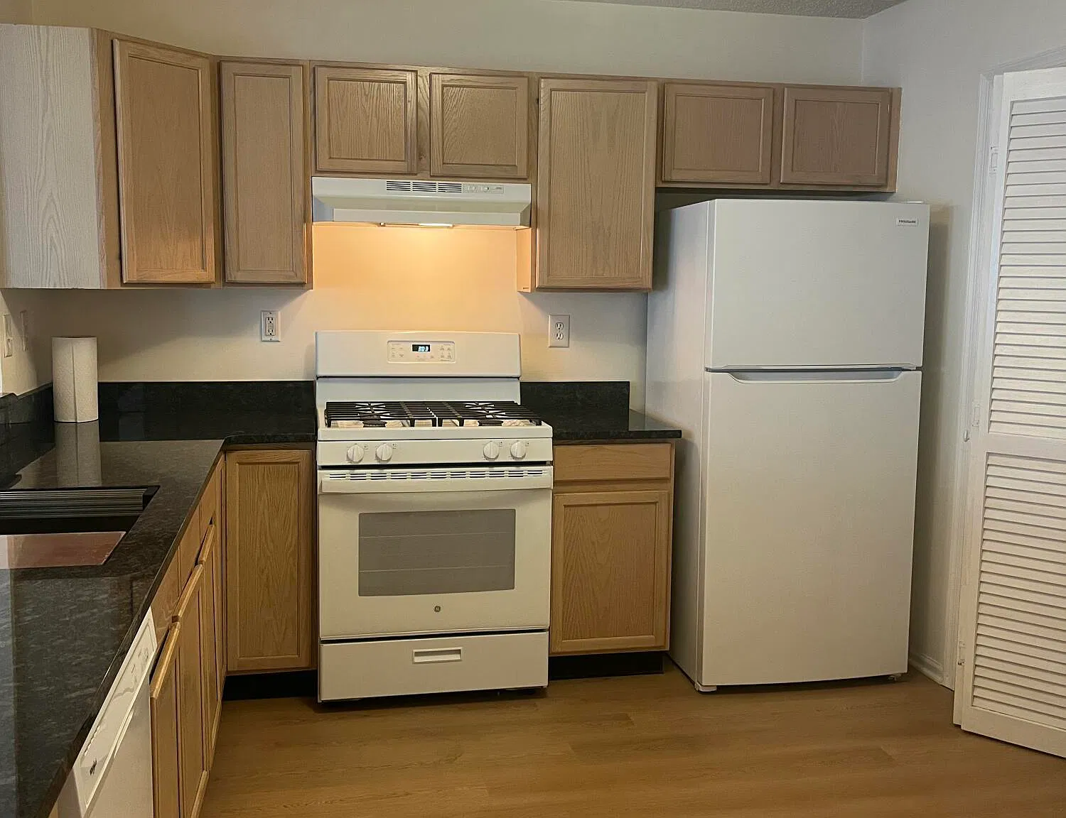2 bed, 2.5 bath, 1652 sqft, $3,400 — Photo 4