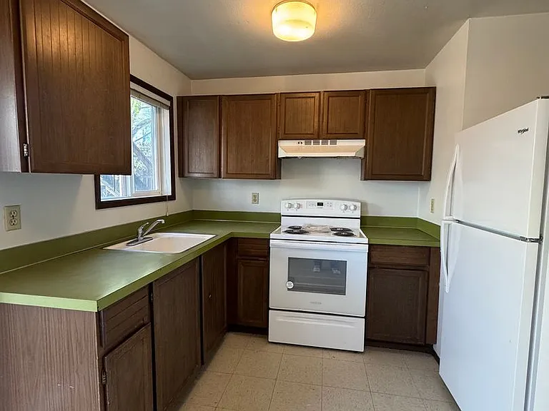 1204 N B St — Photo 22