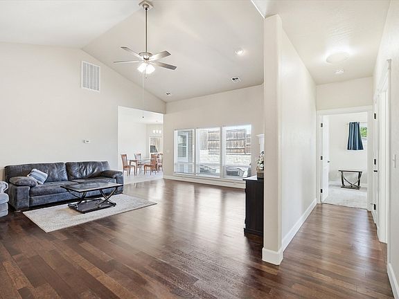 5th image of 3633 Harbrooke Rd