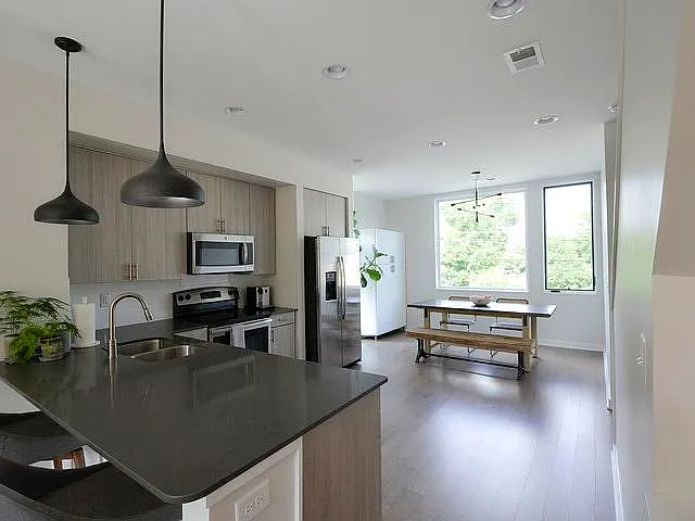 516 Person St — Photo 7