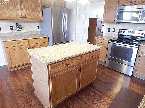 5th image of 8333 Oxford Ln