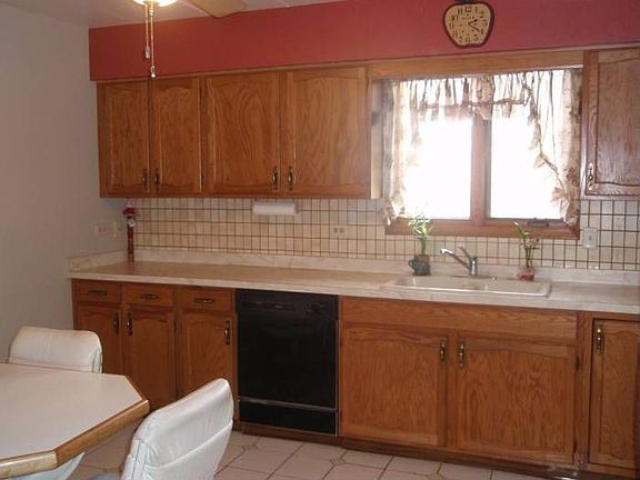 Large Eat-In Kitchen