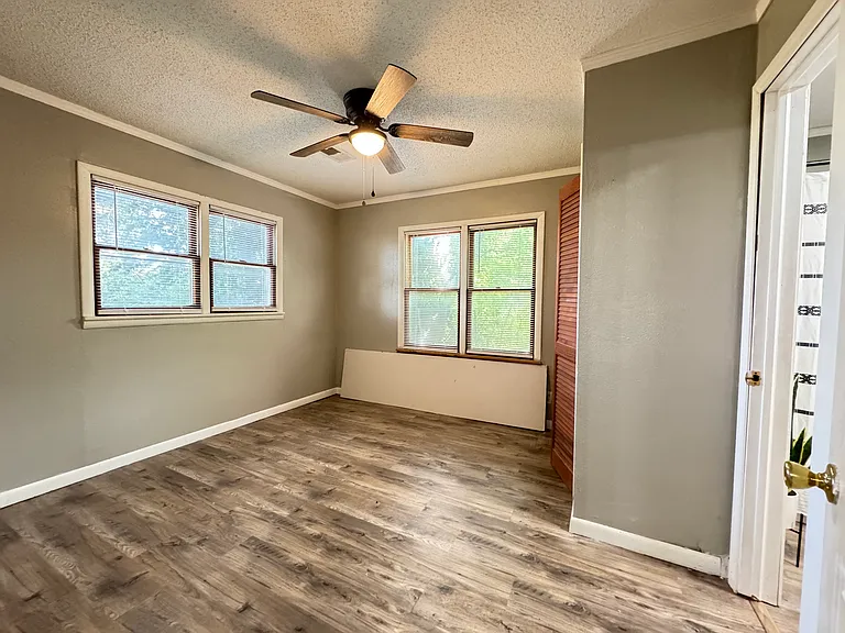 1240 E Walnut St — Photo 18