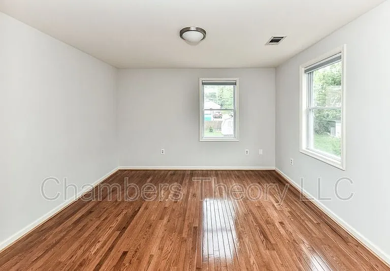1128 N Kentucky St — Photo 17