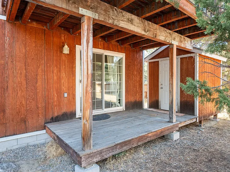2239 Blitzen Rd — Photo 37