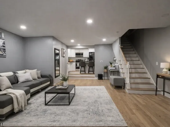 83 Bedford St, East Orange City, NJ 07018