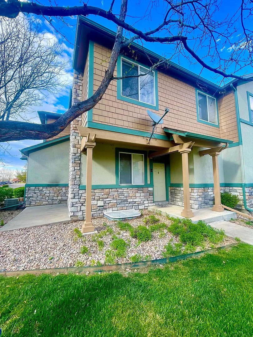Building Photo - 2845 Willow Tree #E