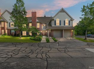 28185 Carlton Way Dr, Novi, MI 48377