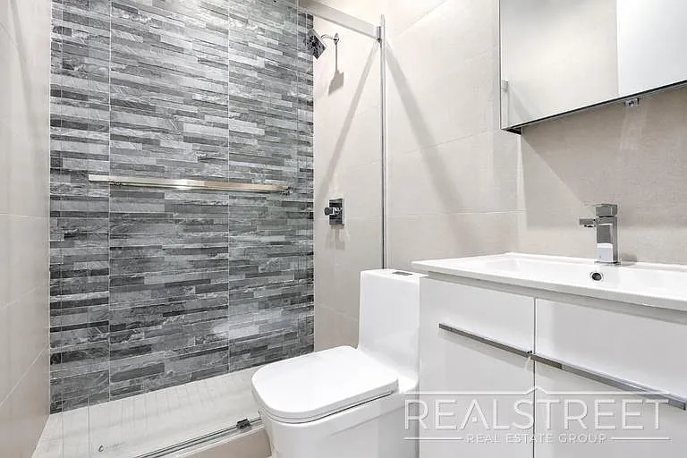 697 De Kalb Ave #1B — Photo 5