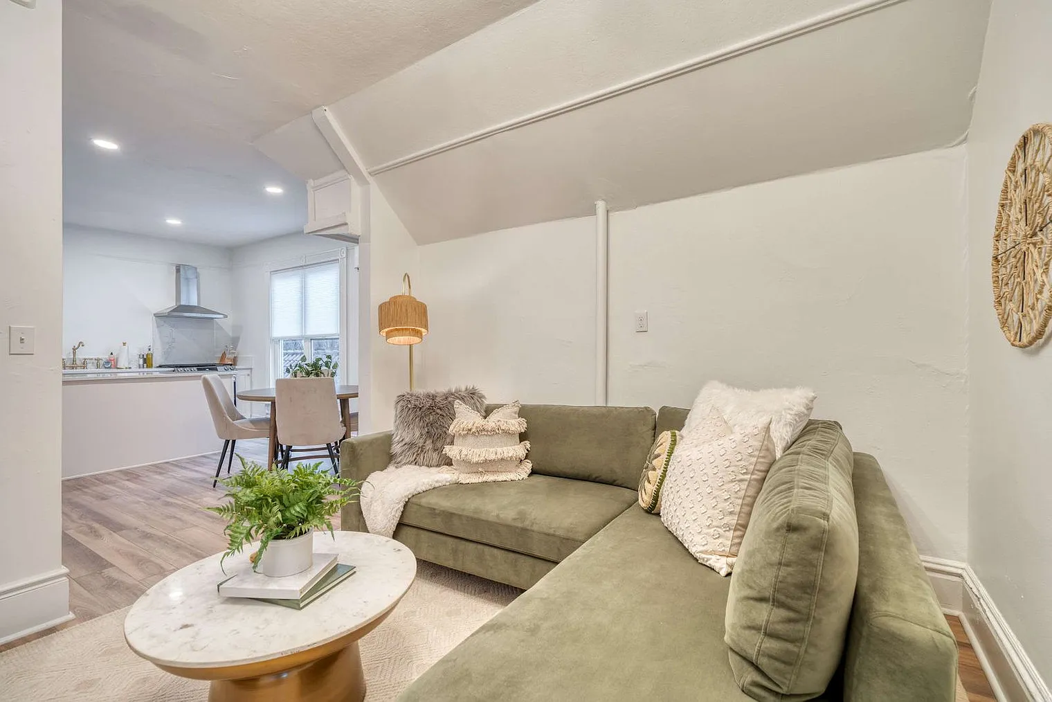 2 bed, 1.0 bath, 742 sqft, $3,717 — Photo 3