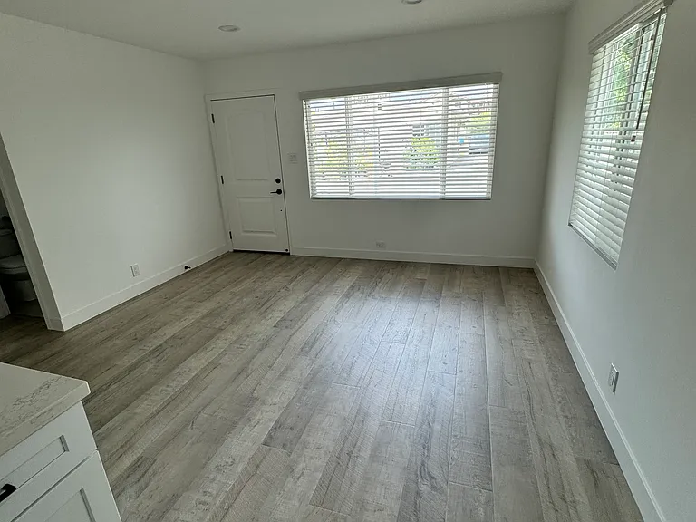 1010 Orange Grove Ave #B — Photo 2