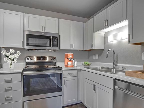 5th image of 1094 Rock Blvd #C
