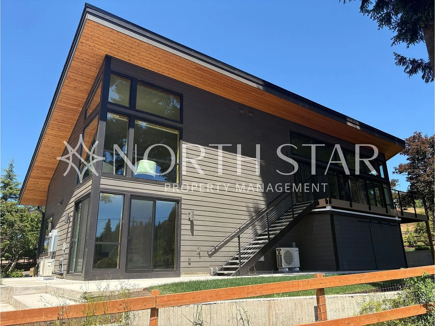 Private West Linn Estate with Exceptional Amenities, Privacy & Pastoral Views — Photo 4
