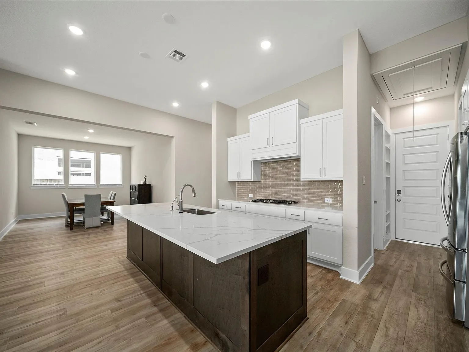 4 bed, 3.5 bath, 3100 sqft, $3,300 — Photo 4