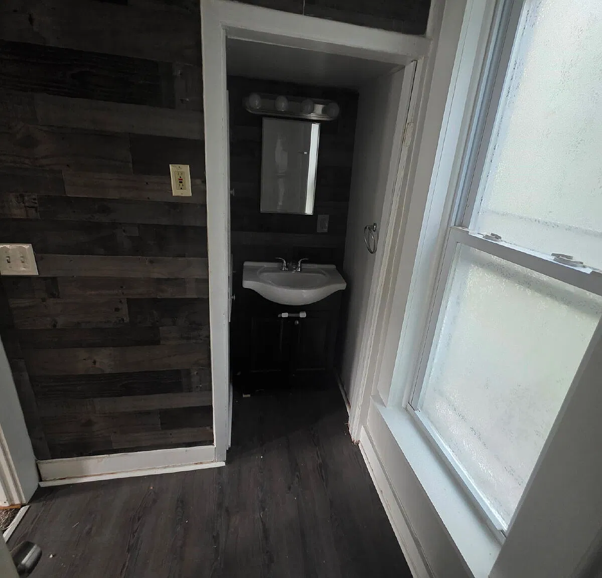 2 bed, 1.0 bath, $1,200 — Photo 2