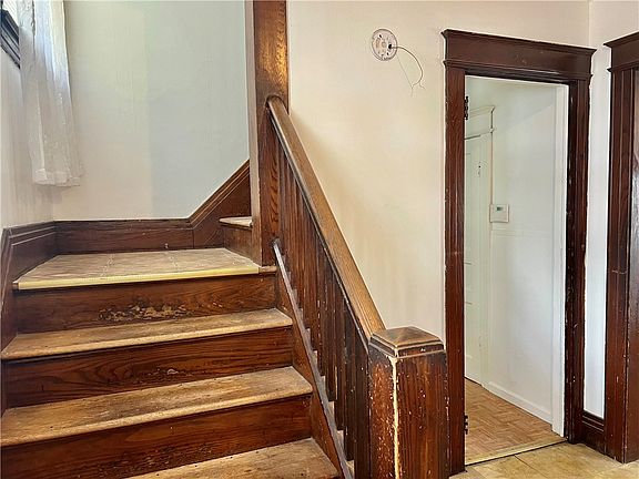 5th image of 163 Winterroth St