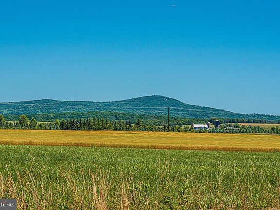 Panoramic views of Sugarloaf Mountain