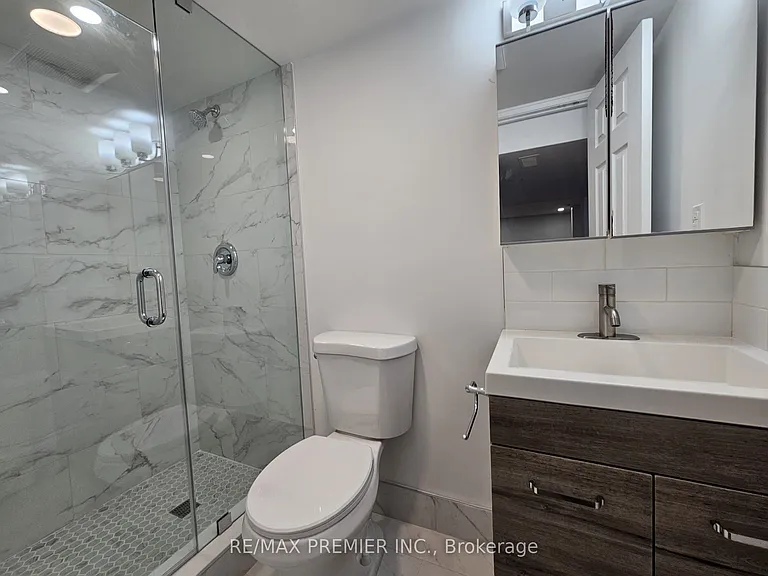 31 Compton Cres #A — Photo 11