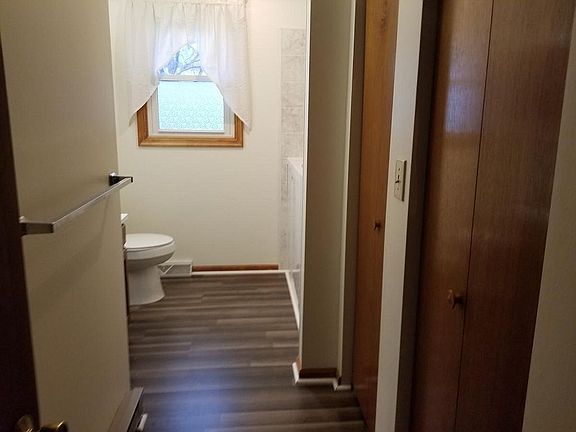 5th image of 4758 Killian Ave